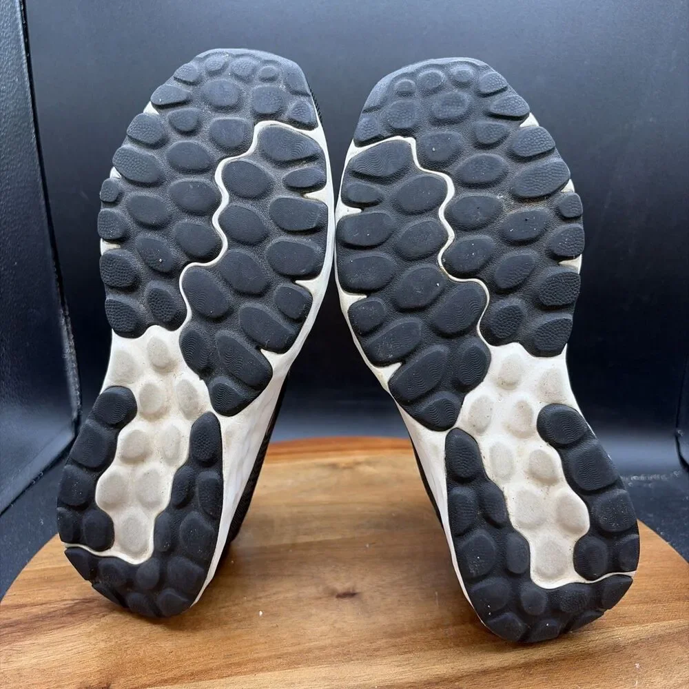 New Balance 520V8 Womens Size 6 D Running Shoes Black White Sneakers